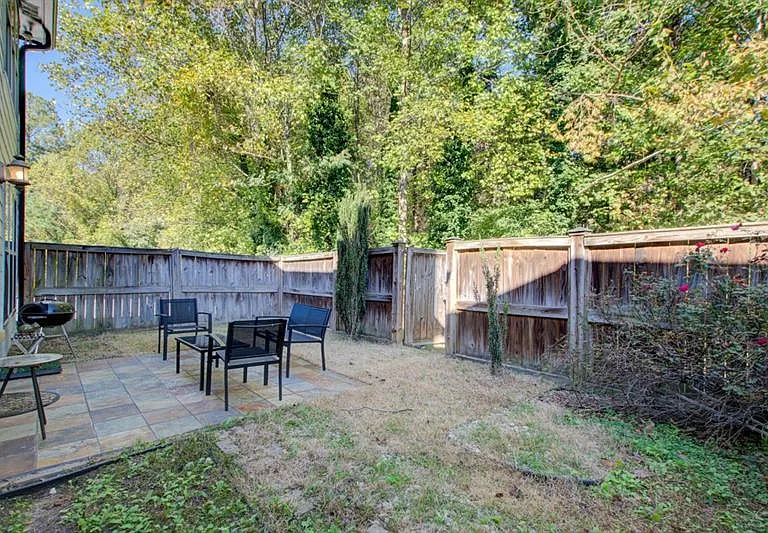 1204 Gates Cir SE — Photo 26