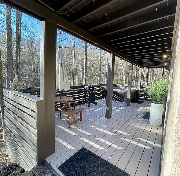 2 level deck with hot tub
