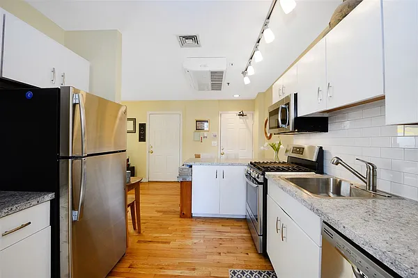 Rented by null | media 5