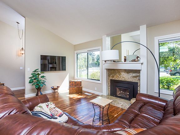 2nd image of 100 Oakland Pl