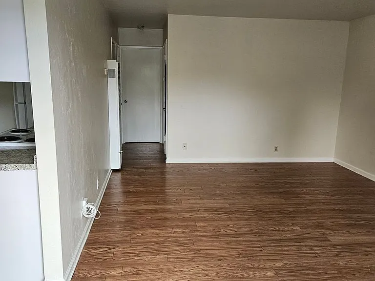 410 Redwood Ave — Photo 1