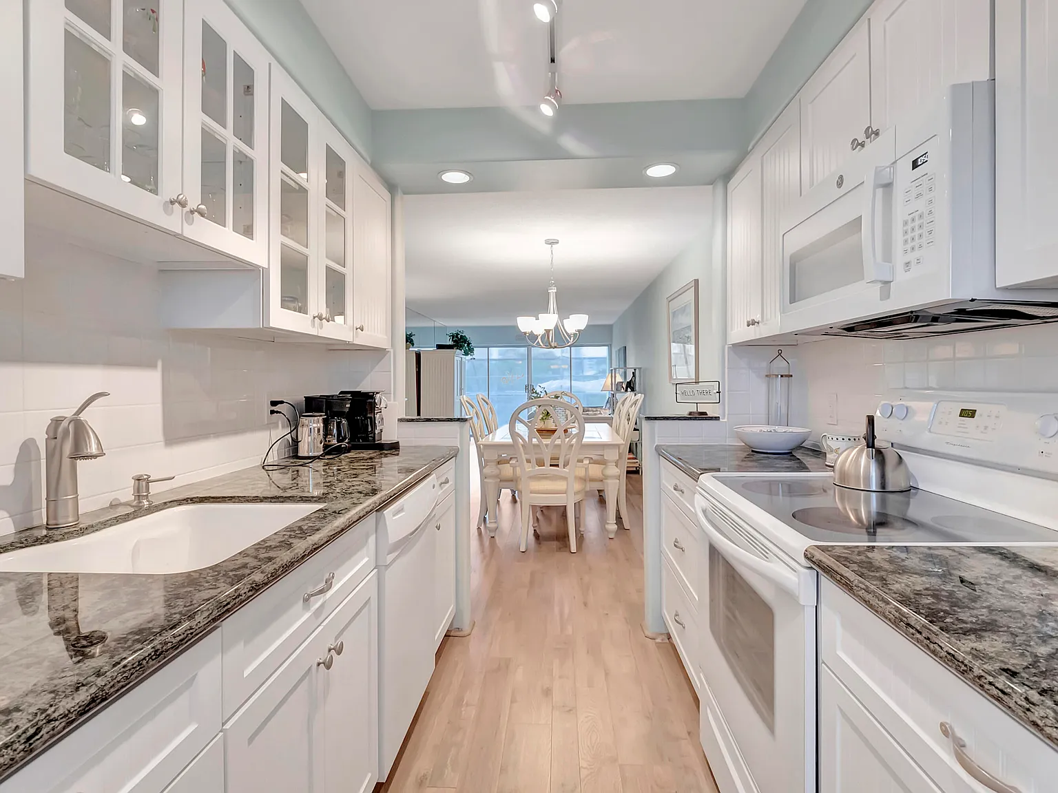 2 bed, 2.0 bath, 1000 sqft, $6,000 — Photo 4