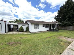 221 E 3rd St, Mountain View, MO 65548