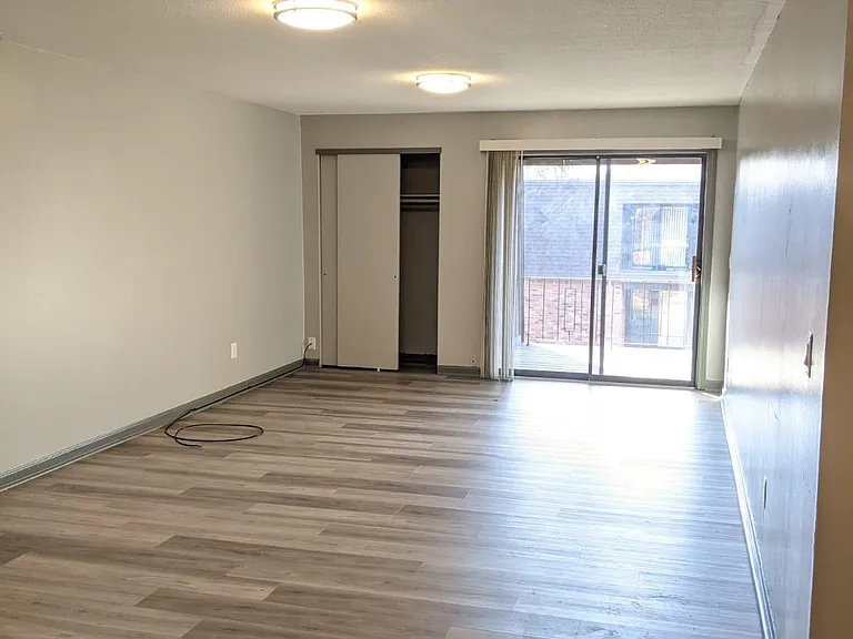 1433 Willard Ave — Photo 16
