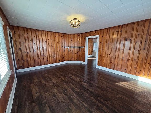 3rd image of 209 Bartlett Ave