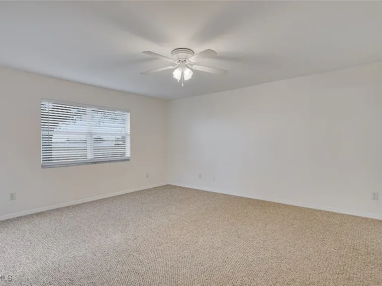 2221 NE 15th Ln — Photo 5