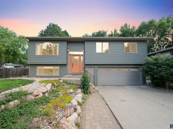 5008 W 49th St, Sioux Falls, SD 57106