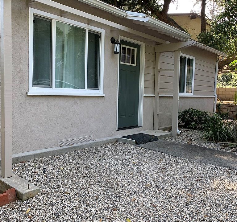 1st image of 837 Canyon Crest Dr