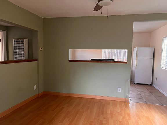 4th image of 442 1/2 Bryan Ave