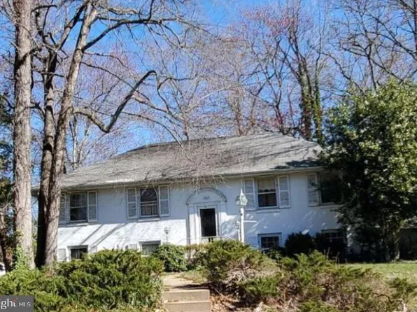 2104 Stirrup Ln, Alexandria, VA 22308