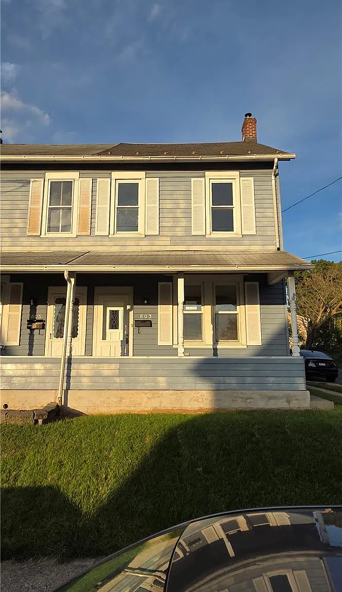 Studio, 1372 sqft, $1,700 — Photo 2