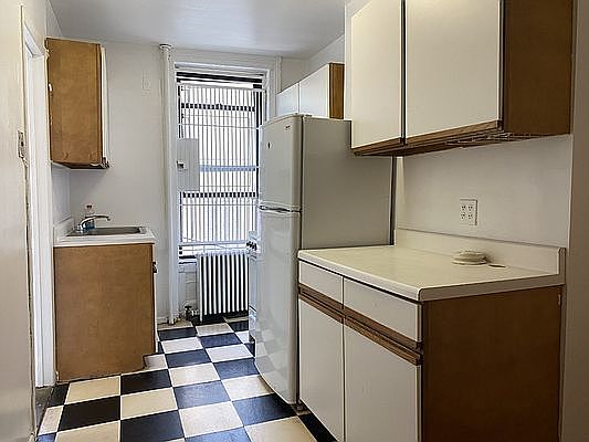 4th image of 1171 2nd Ave APT 4S