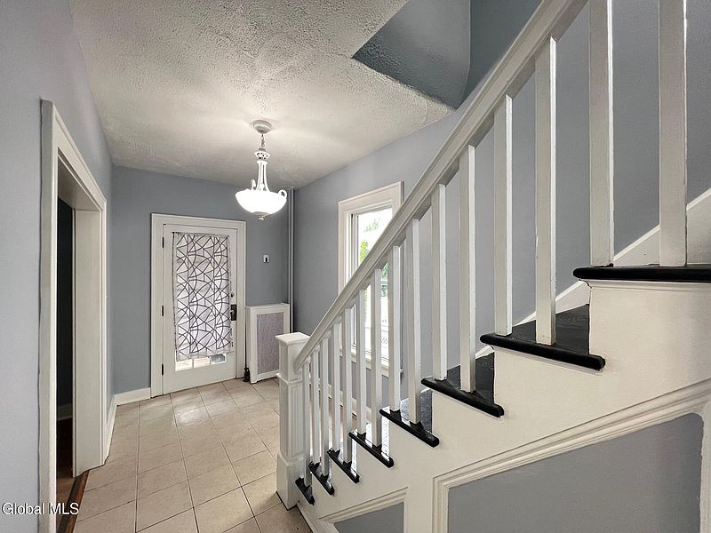 4th image of 17 Winthrop Avenue