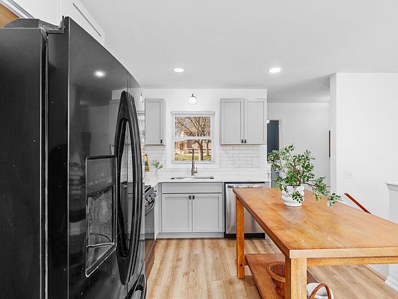 3rd image of 34 Luray Ave NW