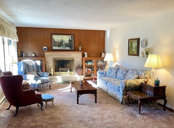 2nd image of 6192 Buttercup Ln