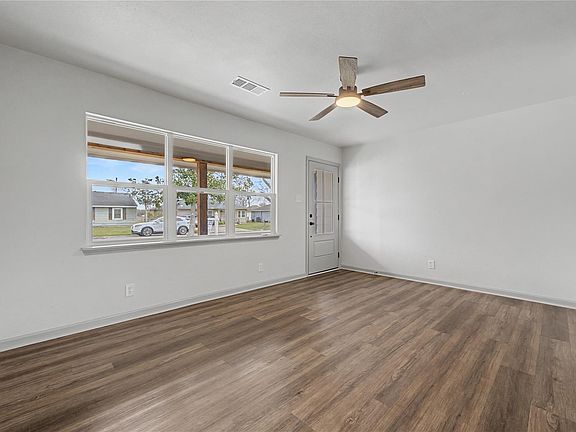 4th image of 1108 Nottingham Dr