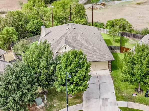 205 Kirkhill St, Hutto, TX 78634
