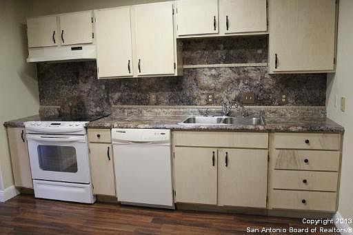 4th image of 814 N UTOPIA LN