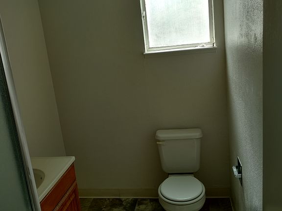 5th image of 550 W F St
