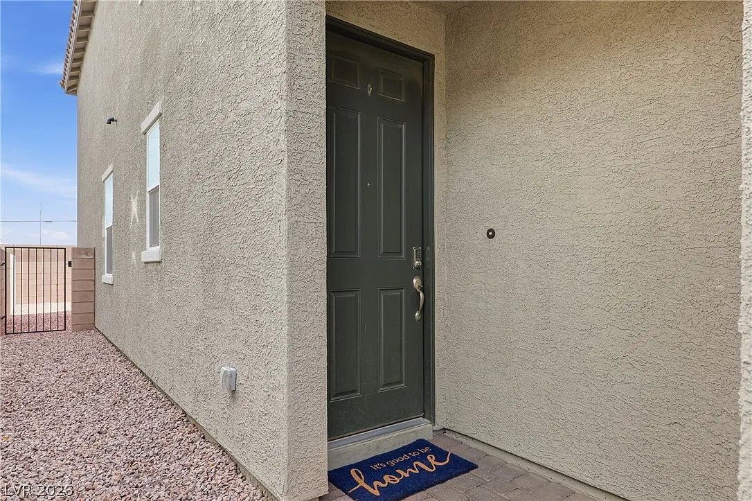 5 bed, 4.0 bath, 2475 sqft, $2,450 — Photo 3