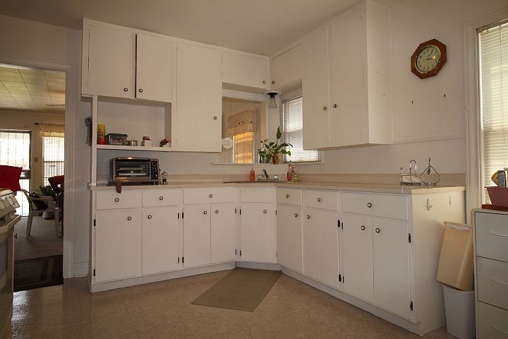 2nd image of 2154 Burnet St