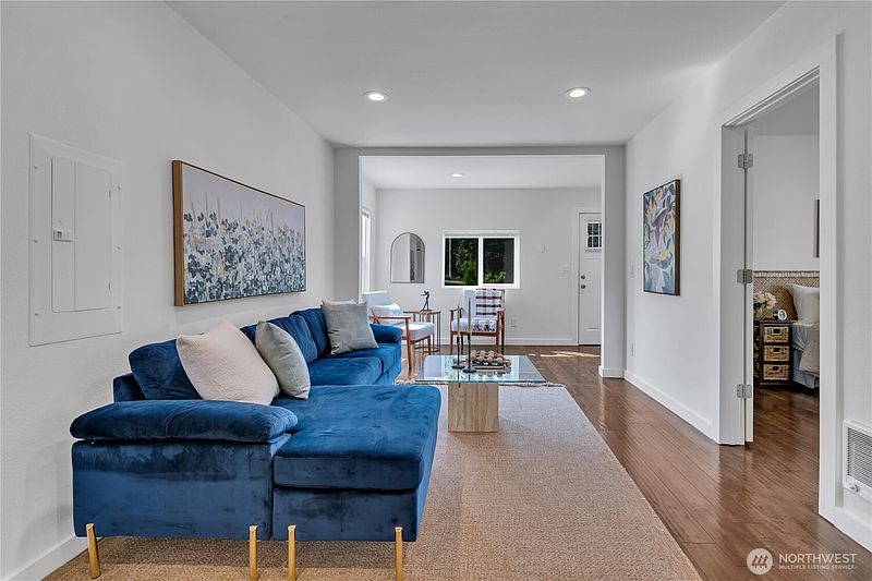 5th image of 4406 S Othello street