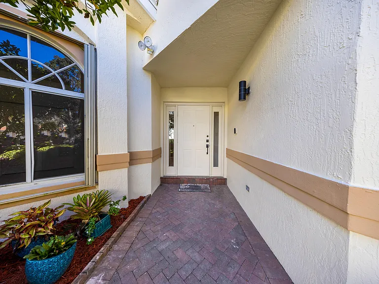 608 W Palm Aire Dr #608 — Photo 12
