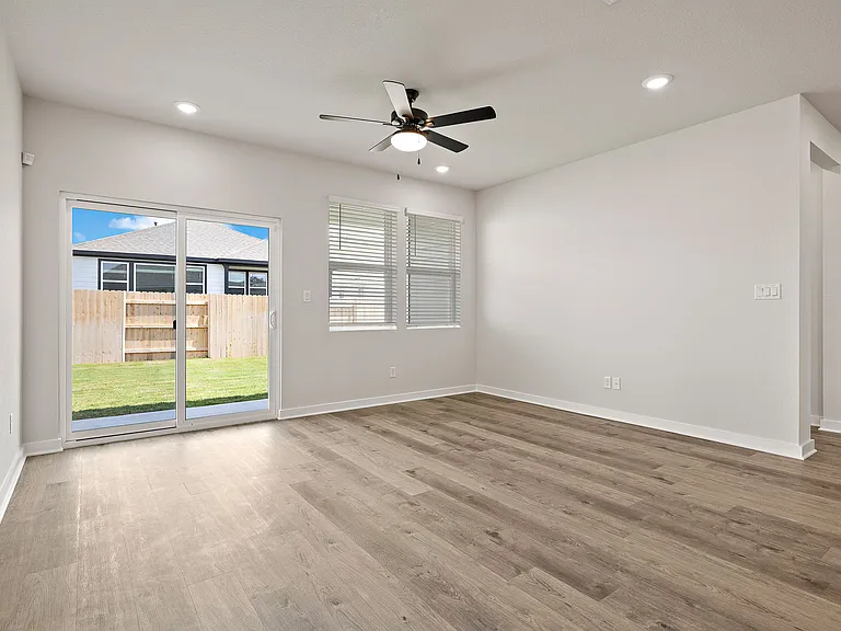 2415 Ekvall Dr — Photo 6