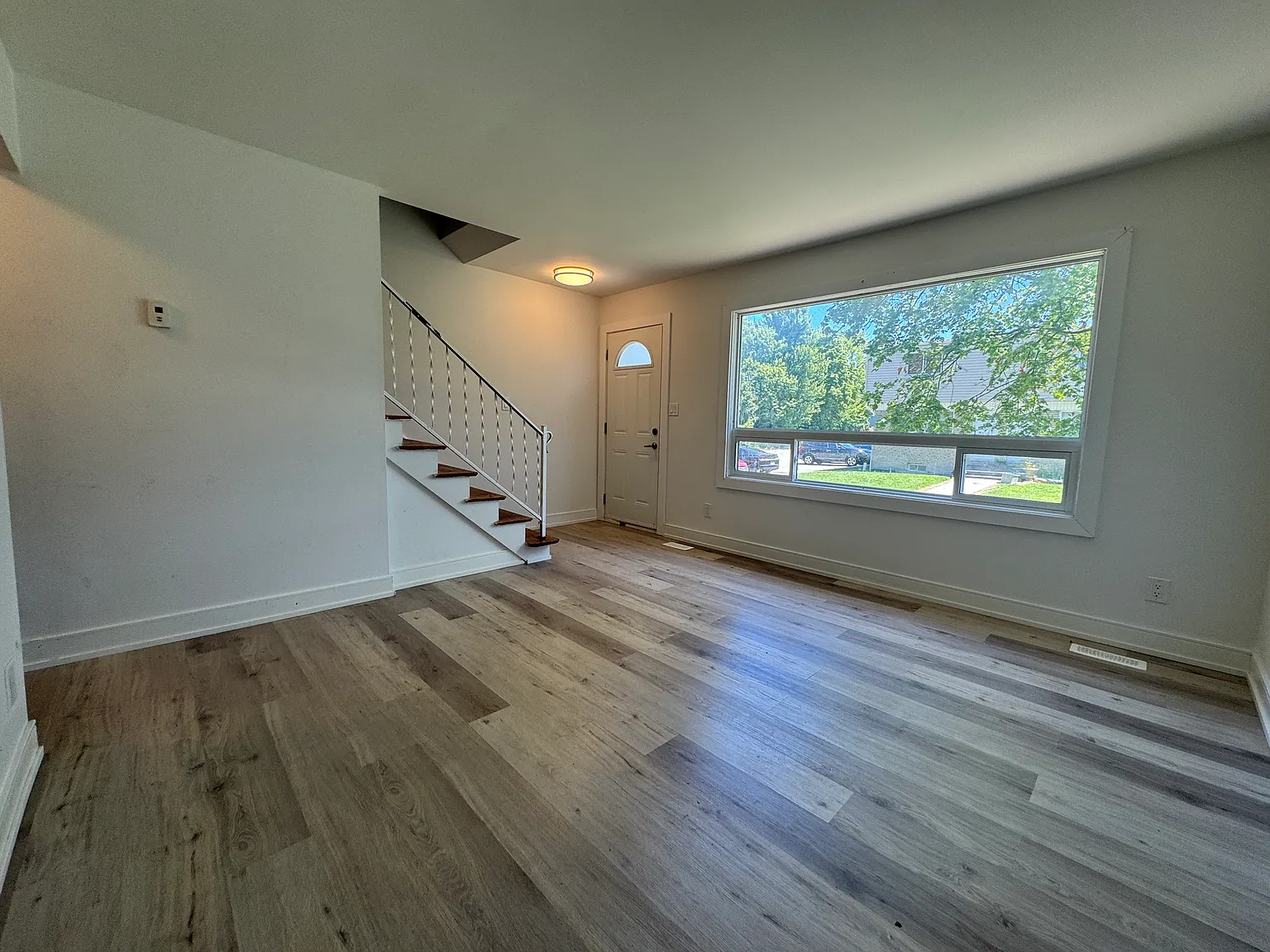 351 Murray St — Photo 2
