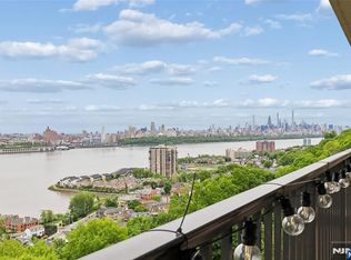 3 Horizon Rd APT 821, Fort Lee, NJ 07024
