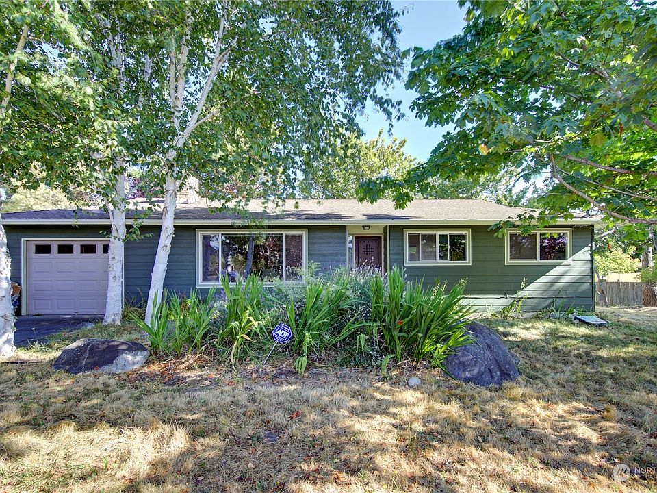 Front of home facing Hastings Avenue>
