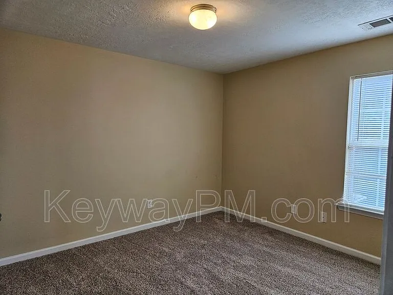 450 Lory Ln — Photo 9