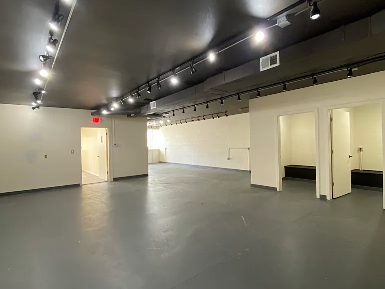 429 N Main St — Photo 2