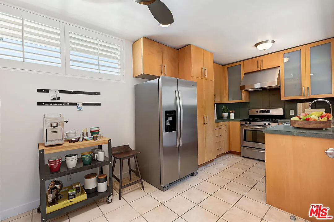 2 bed, 2.0 bath, 1103 sqft, $5,500 — Photo 3