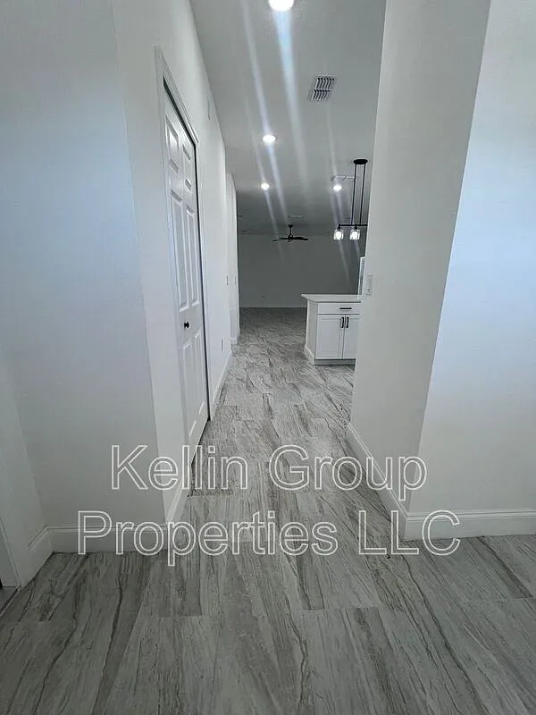 5 bed, 4.0 bath, 2344 sqft, $2,350 — Photo 3