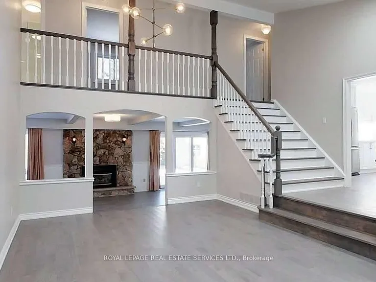 141 Castle Cres — Photo 1