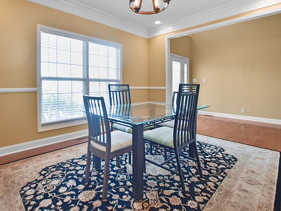 2nd image of 935 Terraceside Cir