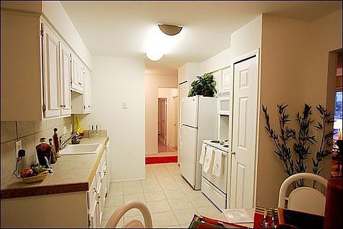 2nd image of 709 W Maple Rd #1