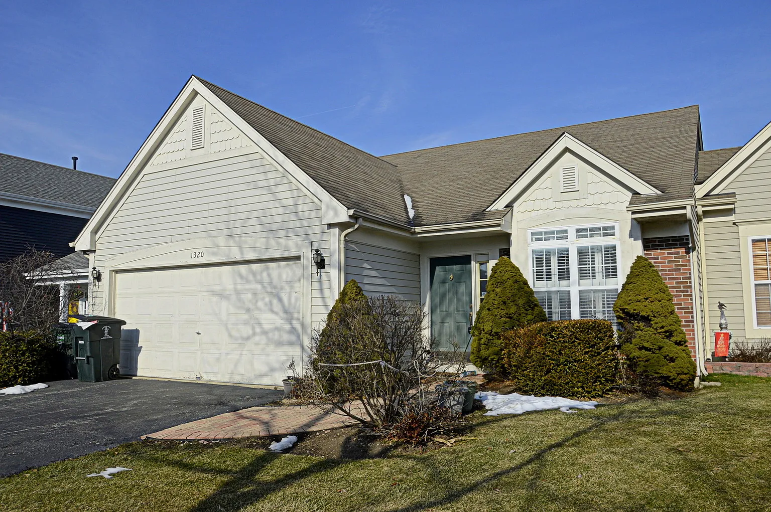 1320 Darnell Dr photo 1