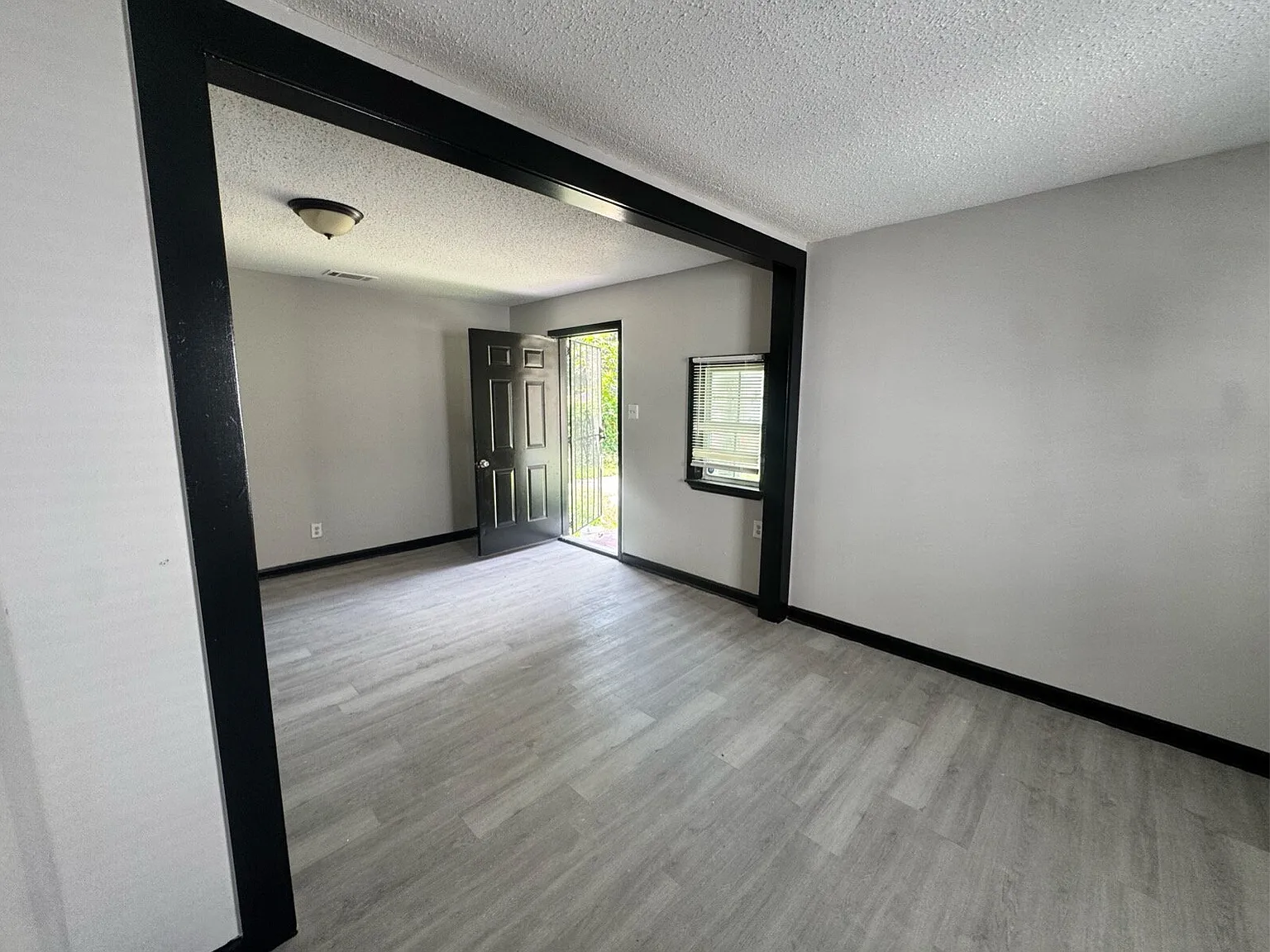 4 bed, 2.5 bath, 851 sqft, $1,500 — Photo 4