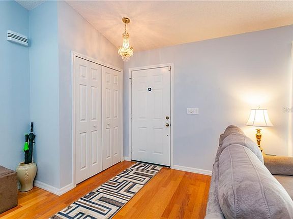 4th image of 525 Blossomwood Dr