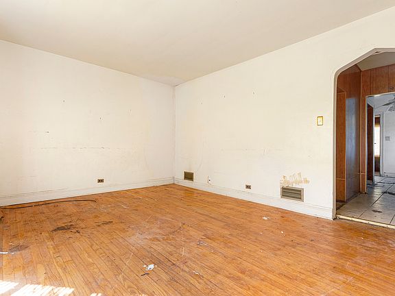 5th image of 14304 S Union Ave