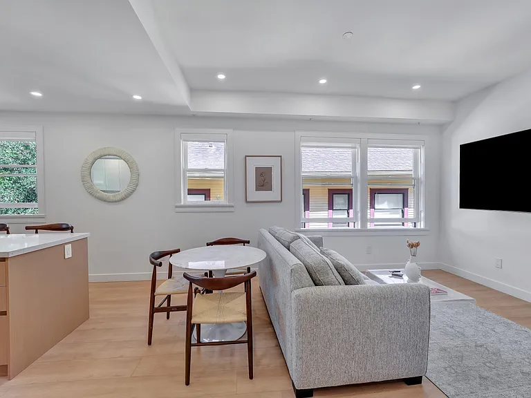 957 Nicola St #202 — Photo 14