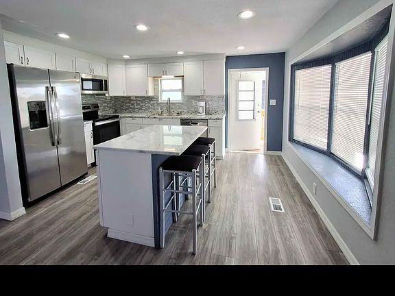 3rd image of 6120 Saragossa Ave