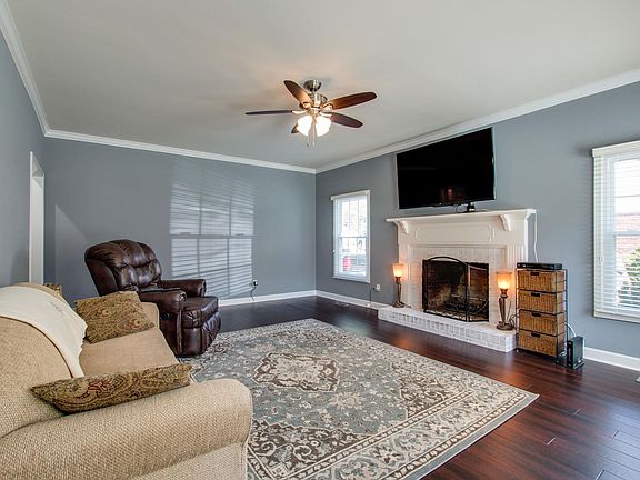2nd image of 1323 Richland Pl