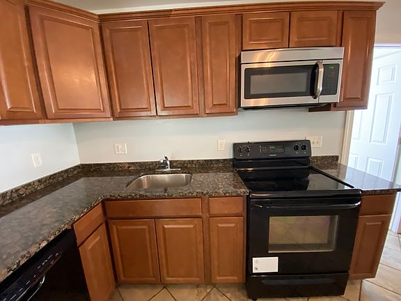 5th image of 503 Elm St APT 1