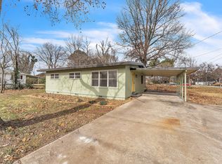 3070 W Mount Comfort Rd, Fayetteville, AR 72704