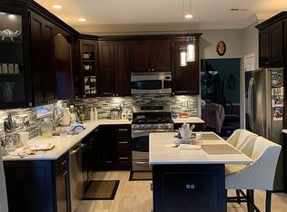 16 York Dr, Princeton, NJ 08540