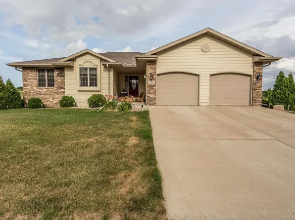206 S Dickerson Ave, Irene, SD 57037
