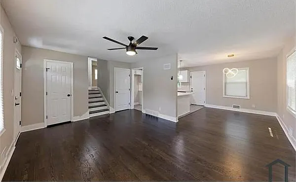 11207 Monroe Ct — Photo 2